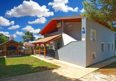 Casa Peroj