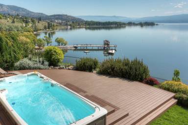 Vacation Homes in Peachland for Lake and Wine Lovers - HomeToGo