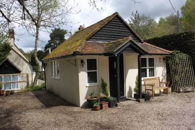 Cottage Kitchen Heyshott
