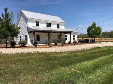 Farmhouse Air conditioning Tims Ford Lake