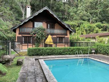 House Pool Mury