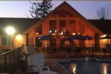Lodge Pool Oswego