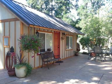 Cottage Balcony/Patio Trail