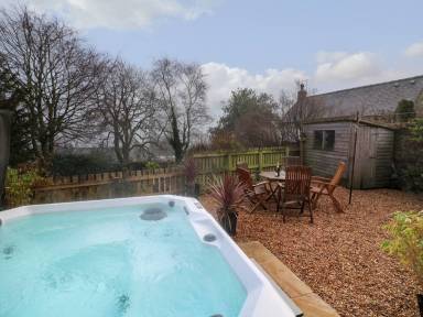 Cottage Yard Winster