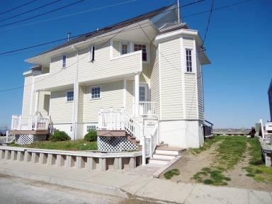 House Broad Channel