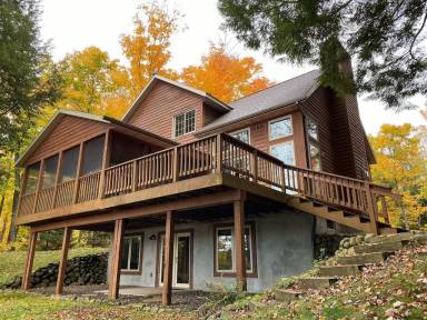 House Little Round Lake