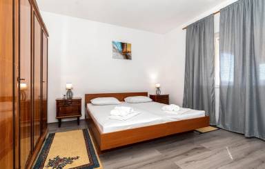 Apartment Ploče