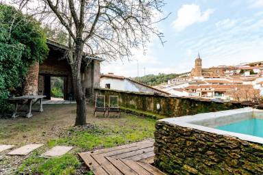 Descubre el interior de Huelva con las casas rurales de Valdelarco - HomeToGo