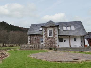Cottage Yard Comrie
