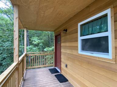 Cabin Devil's Den State Park Visitor Center