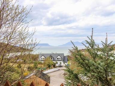 Find your Ideal Holiday Accommodation in Morar - HomeToGo