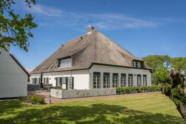 Farmhouse Yard Oost-Vlieland