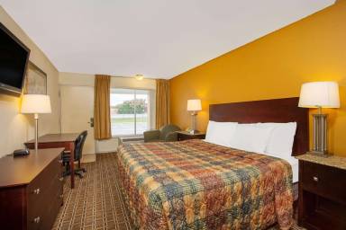 Motel Pool Chester