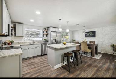 House Regency Park