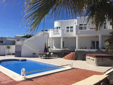 Villa Tías