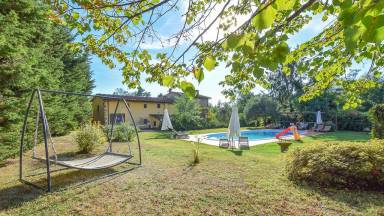 Campagna toscana, a Uzzano case vacanza tra uliveti e colline - HomeToGo