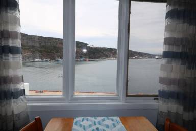 Cottage Balcony/Patio Downtown