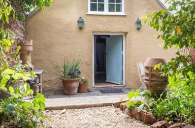 Apartment Clutton