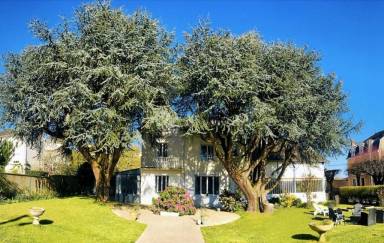 Locations de vacances et chambres d'hôtes à Oradour-sur-Glane - HomeToGo