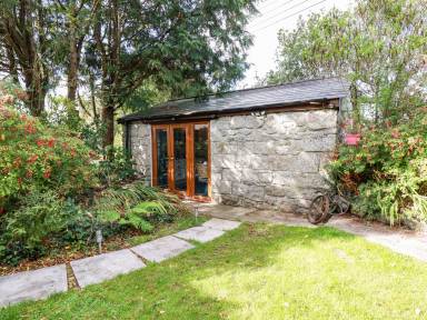 Cottage Bowling Green