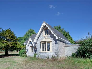 Cottage Holcombe Burnell
