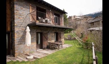 Casas de vacaciones en Ribes de Freser, el Pirineo desde un valle - HomeToGo