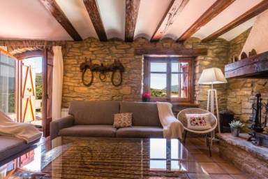 Tradición payesa en los Pirineos en las casas rurales de Tremp - HomeToGo