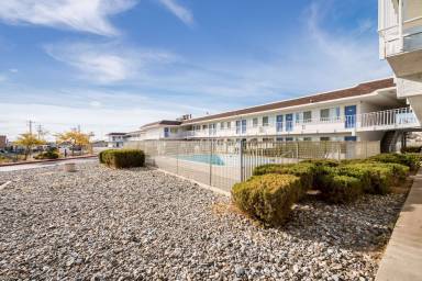 Motel Pool Wendover