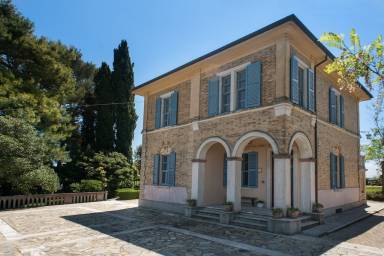 Villa Fireplace Castelfidardo