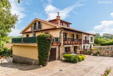 Casa Alfoz de Lloredo