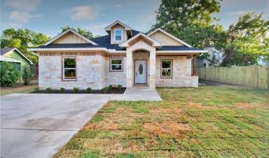 House Pet-friendly Lacy Lakeview