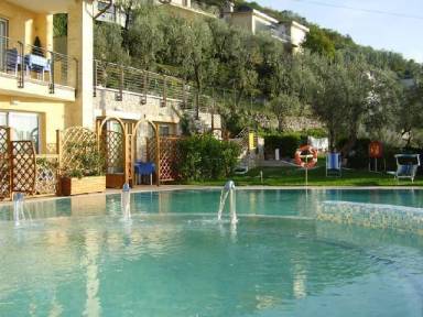 Brenzone: case vacanze sulle rive del Lago di Garda - HomeToGo
