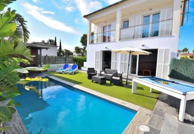 De ultieme strandvakantie vanuit een vakantiewoning bij Playa de Muro - HomeToGo