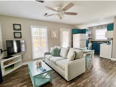 Cottage Oak Island