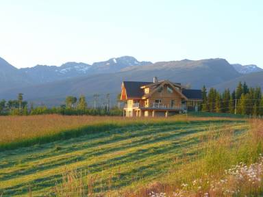 Stay in a Smithers Vacation Rental For a Relaxing Stay - HomeToGo