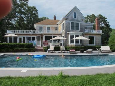 Your luxury beach vacation begins with a Quogue vacation rental - HomeToGo