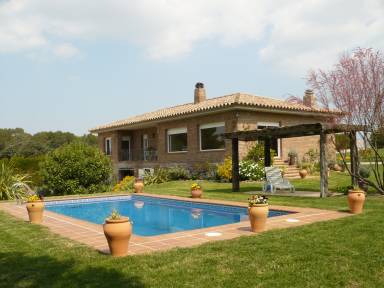Villa Pool Saus, Camallera i Llampaies