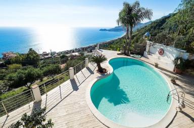 Una casa vacanze in provincia di Messina, il fascino del Mediterraneo - HomeToGo