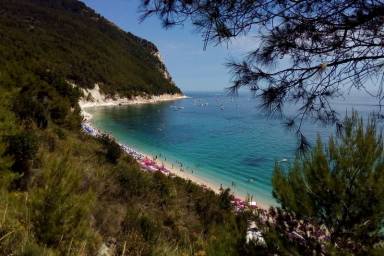Case vacanza a Camerano, a pochi chilometri dalla Riviera del Conero - HomeToGo