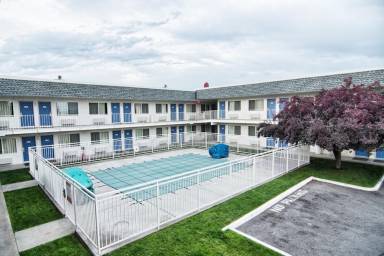 Motel Pool Hayden Lake