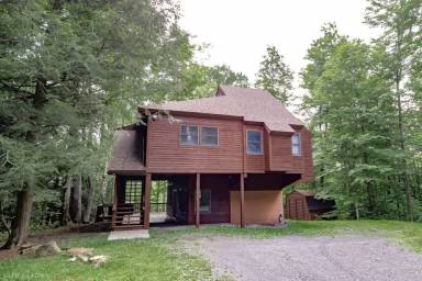 Cabin Yard Canaan Heights