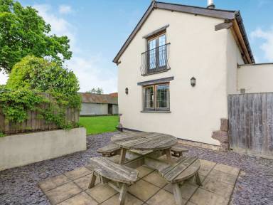 Cottage Pet-friendly Holcombe Burnell