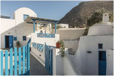 House Kamari Town