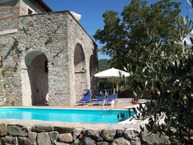 Case vacanza in Lunigiana, tra i boschi e il mare - HomeToGo