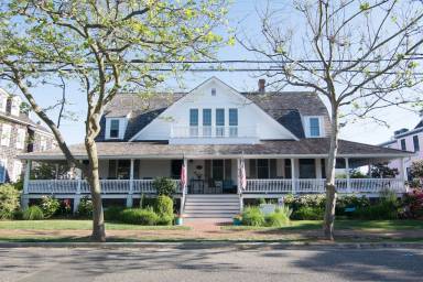 Cape May Point calls you to Victorian vacation homes on the Atlantic - HomeToGo
