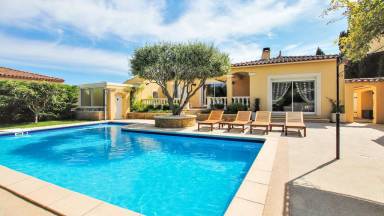 Locations et appartements de vacances à Salon-de-Provence - HomeToGo