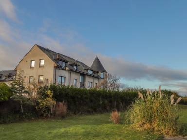 Choose a holiday cottage in the coastal village of Findhorn - HomeToGo