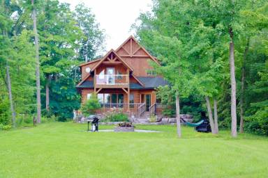 Relax by the lake with a Bobcaygeon vacation rental - HomeToGo