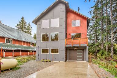 House Snoqualmie Pass