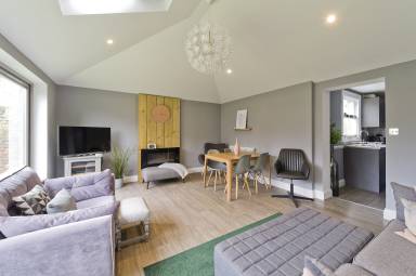 Apartment Balcony/Patio Teddington